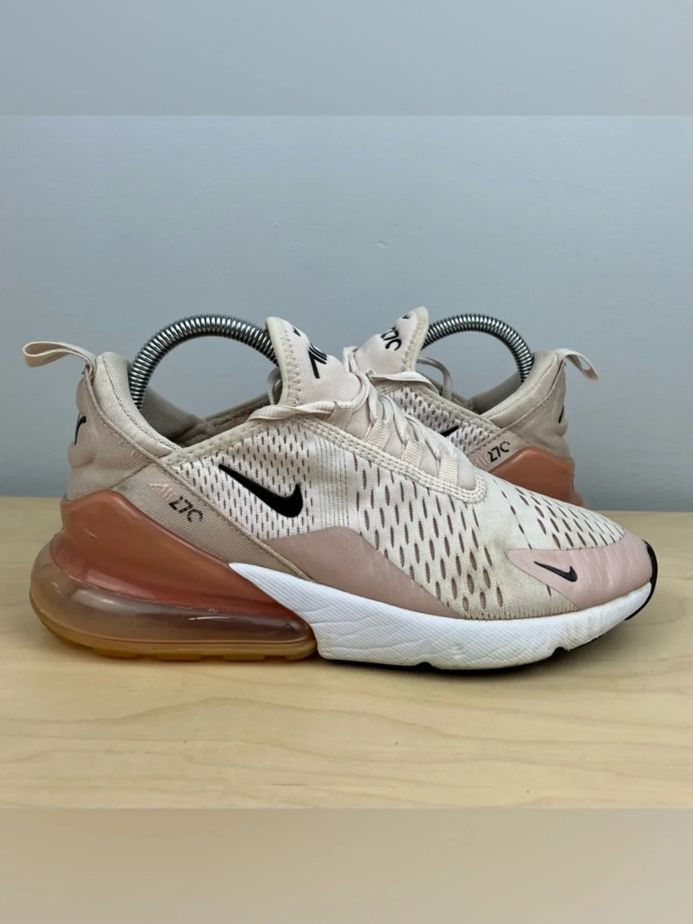 Nike Women’s Size 8.5 Air Max 270 Light Soft Pink Athletic Running Shoes